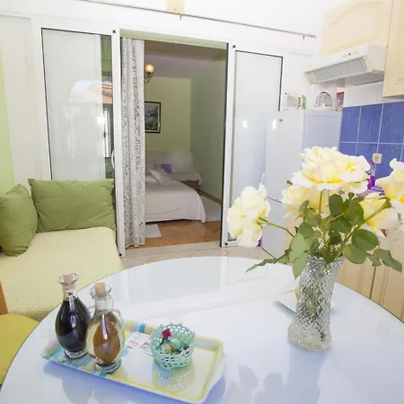 Komfortable Mit Balkon Makarska