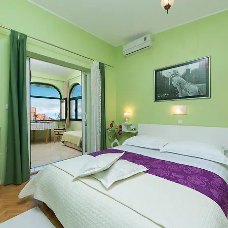 Komfortable Mit Balkon Apartment