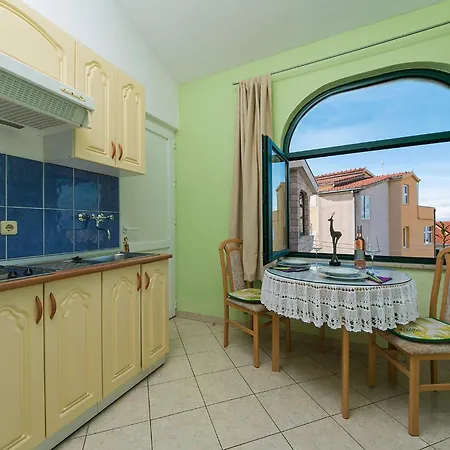 Apartment Komfortable Mit Balkon *