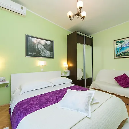 Apartment Komfortable Mit Balkon