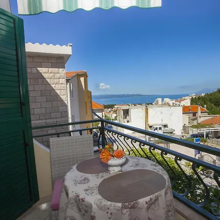 Komfortable Mit Balkon Apartment Makarska