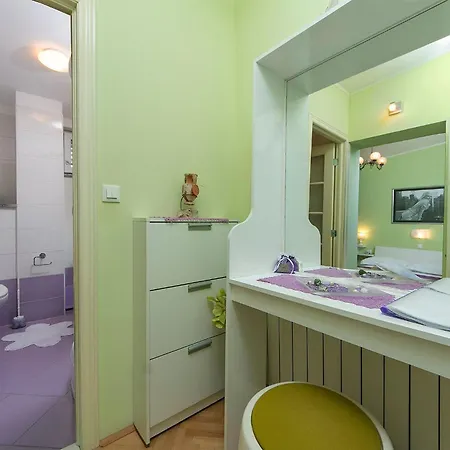 Komfortable Mit Balkon Makarska