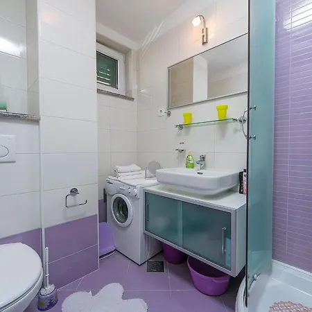 Komfortable Mit Balkon Apartment