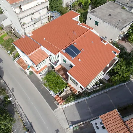Komfortable Mit Balkon Apartment