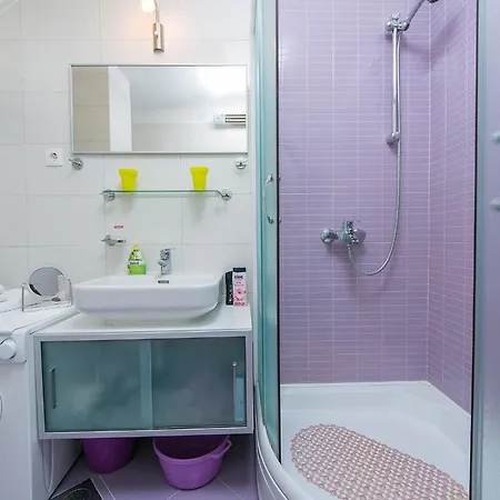 Komfortable Mit Balkon Apartment Makarska