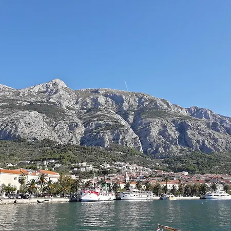 Apartment Komfortable Mit Balkon Makarska